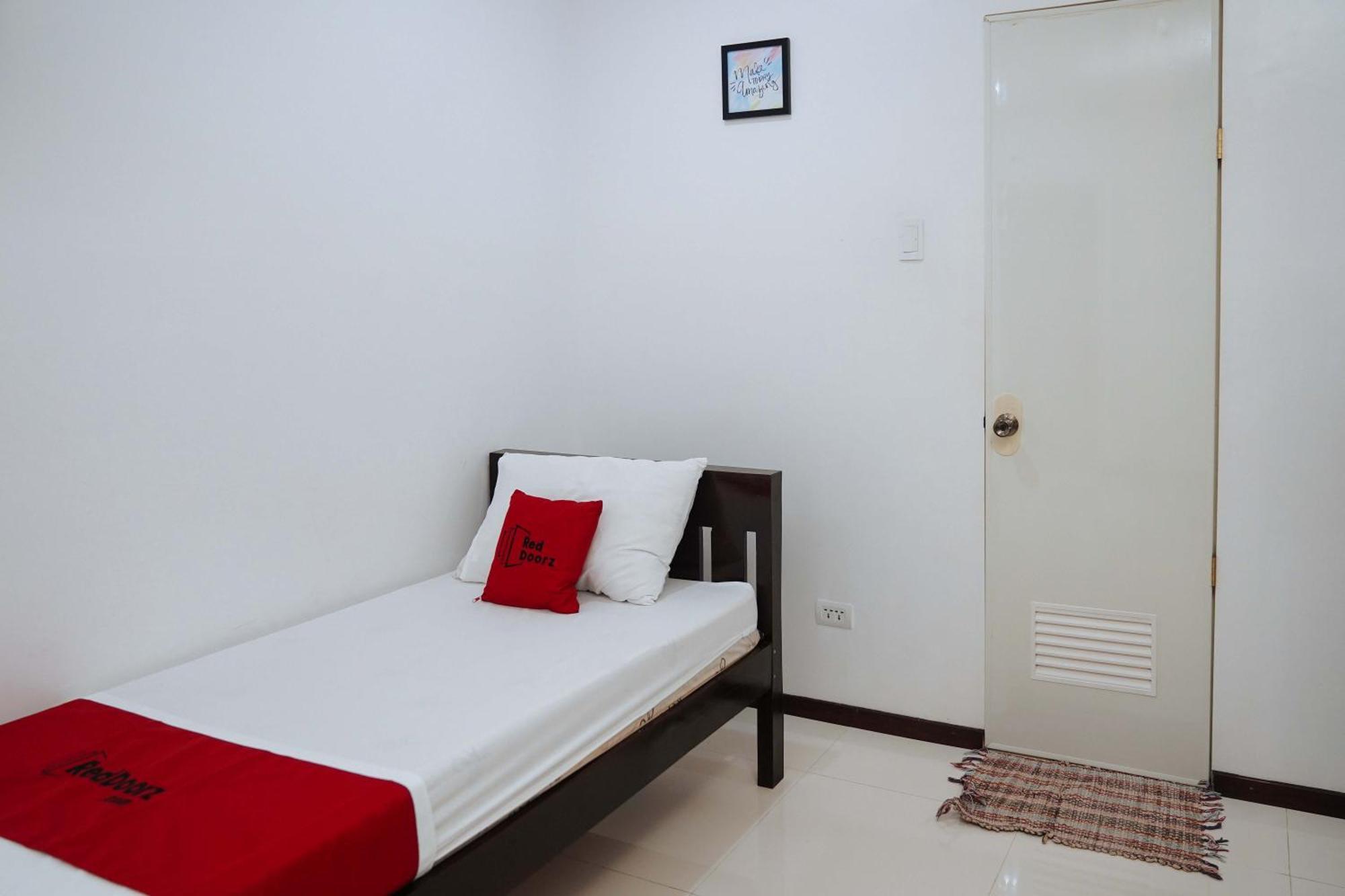 Reddoorz Plus At Billy'S Resort Oslob Exterior photo