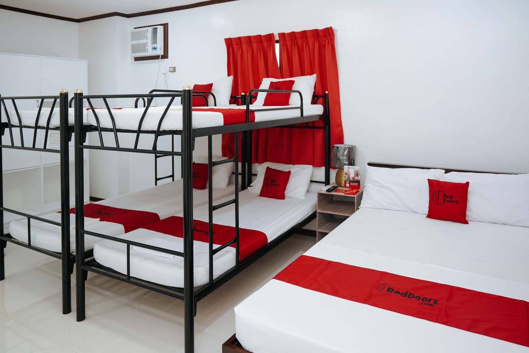 Reddoorz Plus At Billy'S Resort Oslob Exterior photo