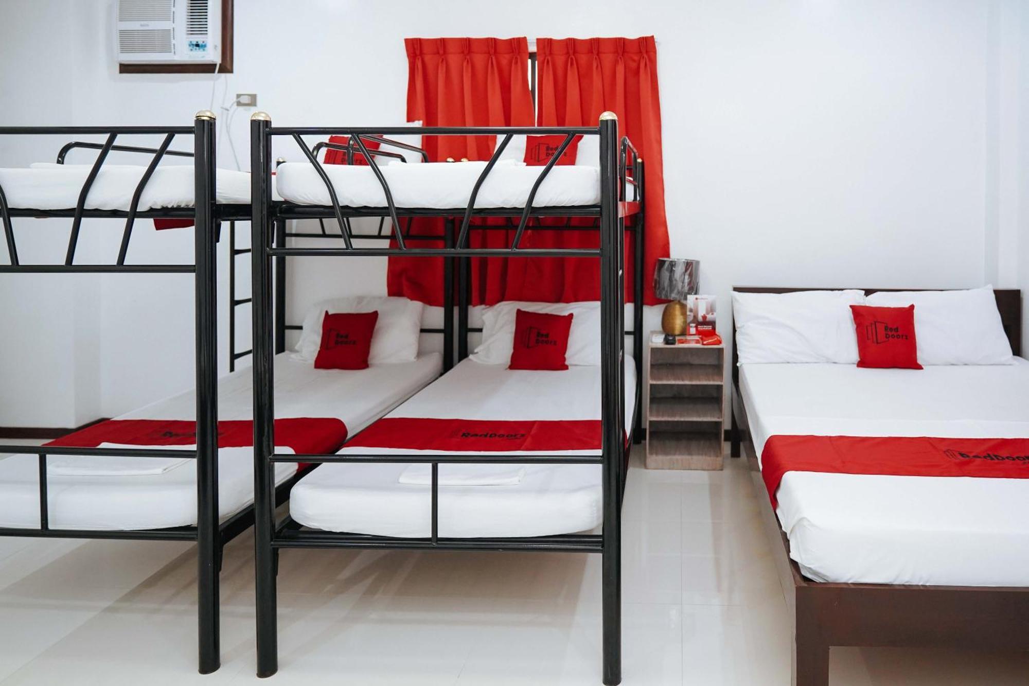 Reddoorz Plus At Billy'S Resort Oslob Exterior photo