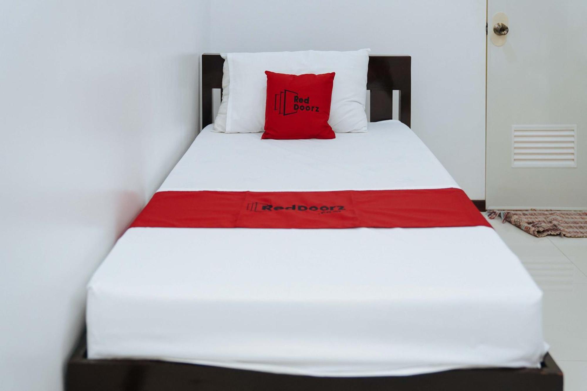 Reddoorz Plus At Billy'S Resort Oslob Exterior photo