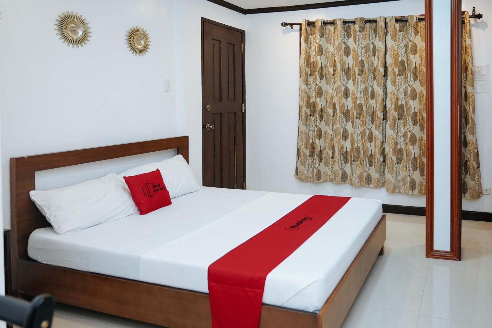 Reddoorz Plus At Billy'S Resort Oslob Exterior photo
