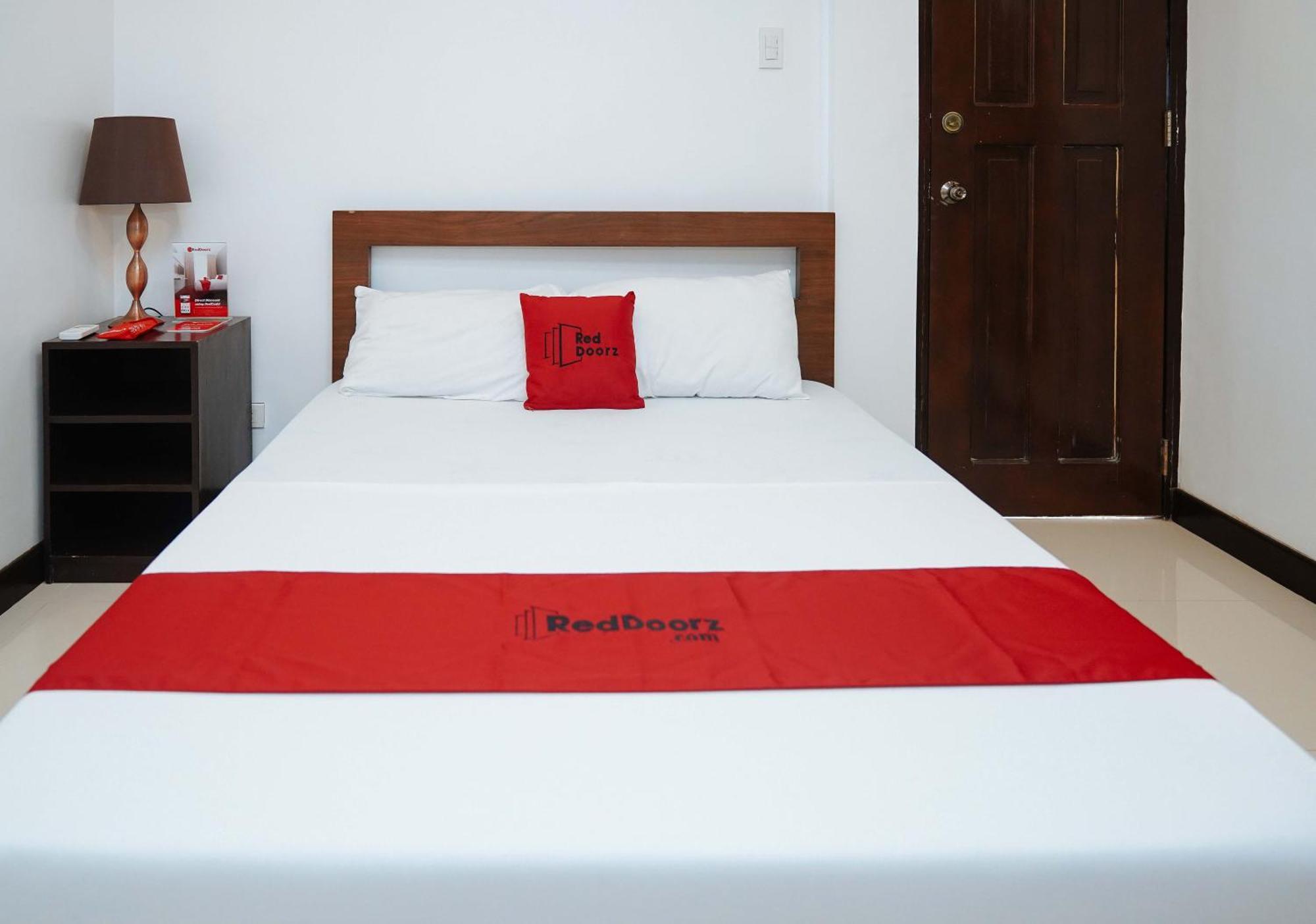 Reddoorz Plus At Billy'S Resort Oslob Exterior photo